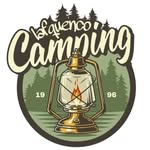 Logotipo redondo que dice Camping Lafquenco y como símbolo central tiene un farol de noche.