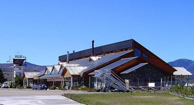 Una estacion de aeropuerto estilo alpina